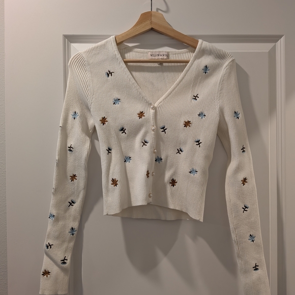 Stylish Cream Cardigan with Floral Embroidery - Picture 1 of 4